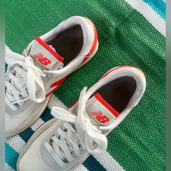 New Balance 720 Athletic Shoes with Suede Mesh - Picture 3 of 13